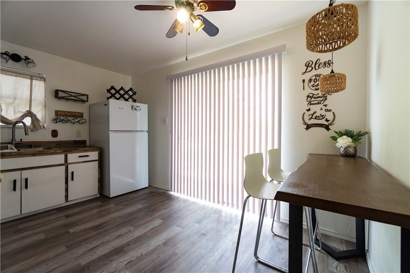 Motivated Seller! Charming 3-bedroom Corpus Christi home with a - photo 11