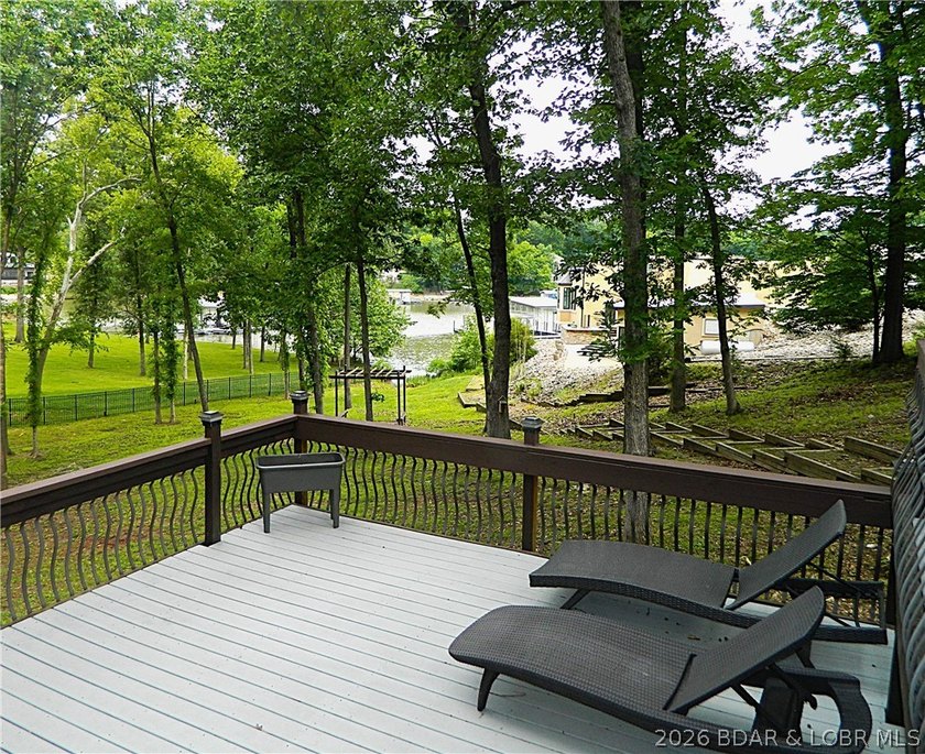 Welcome to your ultimate lake retreat! This stunning 3-bedroom - photo 23