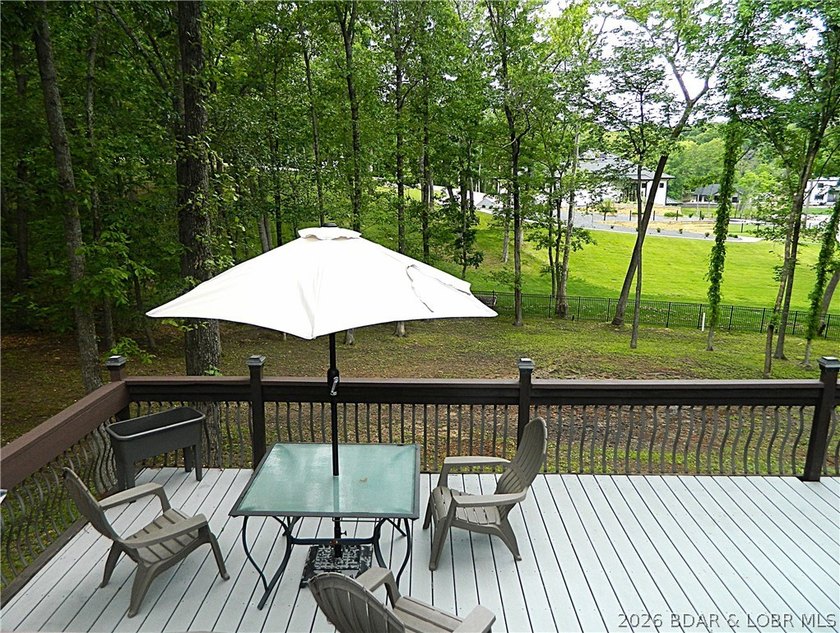 Welcome to your ultimate lake retreat! This stunning 3-bedroom - photo 24