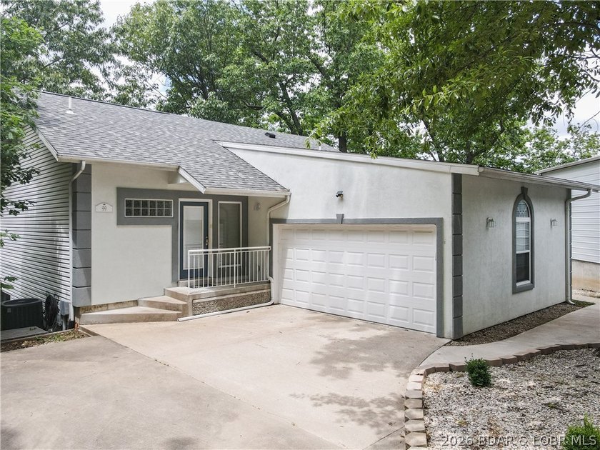Welcome to your ultimate lake retreat! This stunning 3-bedroom - photo 28