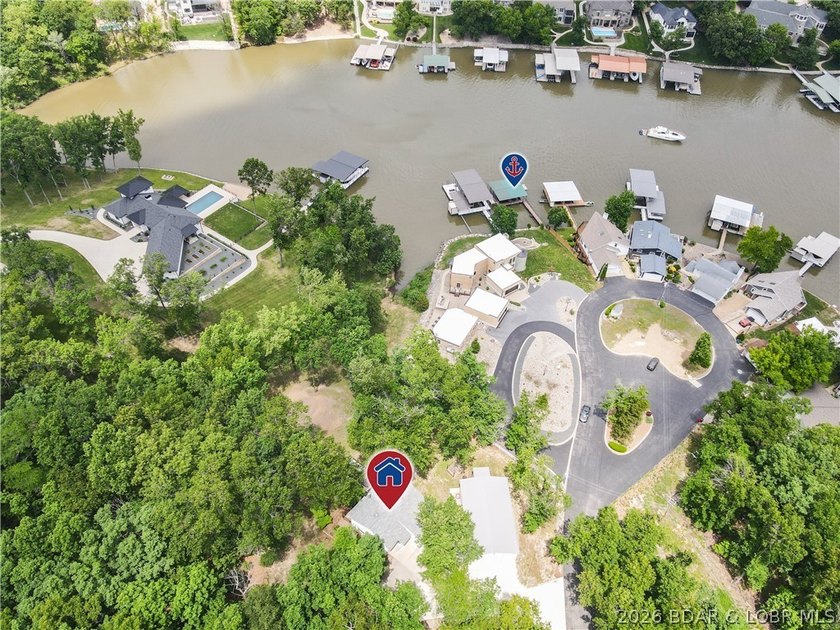 Welcome to your ultimate lake retreat! This stunning 3-bedroom - photo 37
