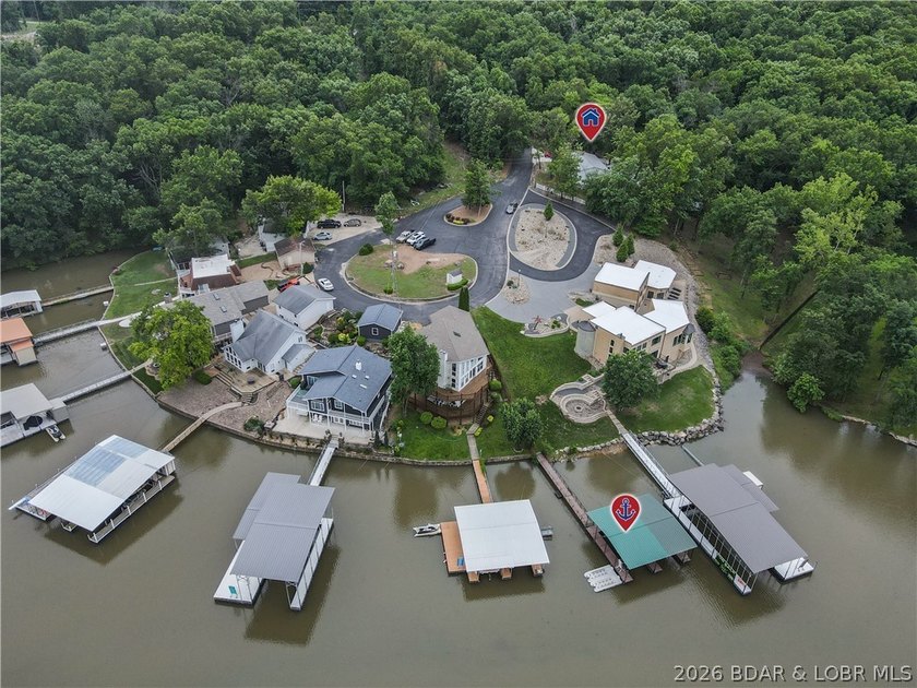 Welcome to your ultimate lake retreat! This stunning 3-bedroom - photo 40