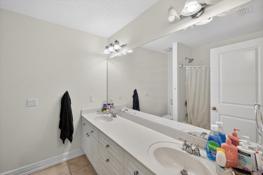 Welcome to a rare find in Niceville! Tucked away on a quiet - photo 45