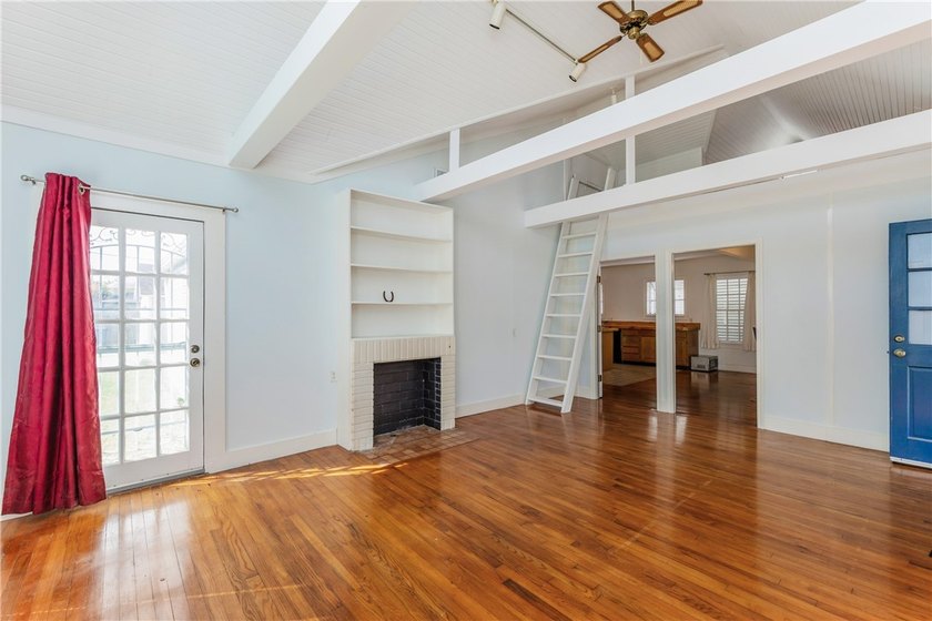 Located in the charming Del Mar historic subdivision you will - photo 5