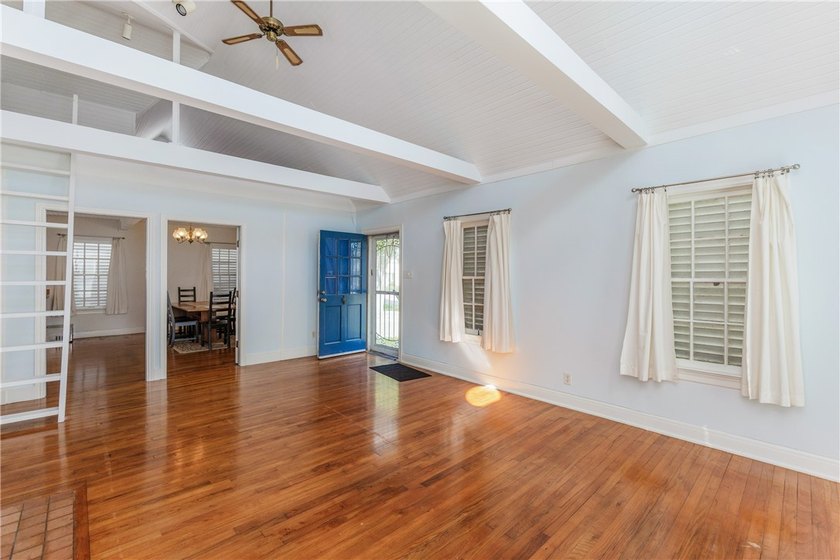 Located in the charming Del Mar historic subdivision you will - photo 6