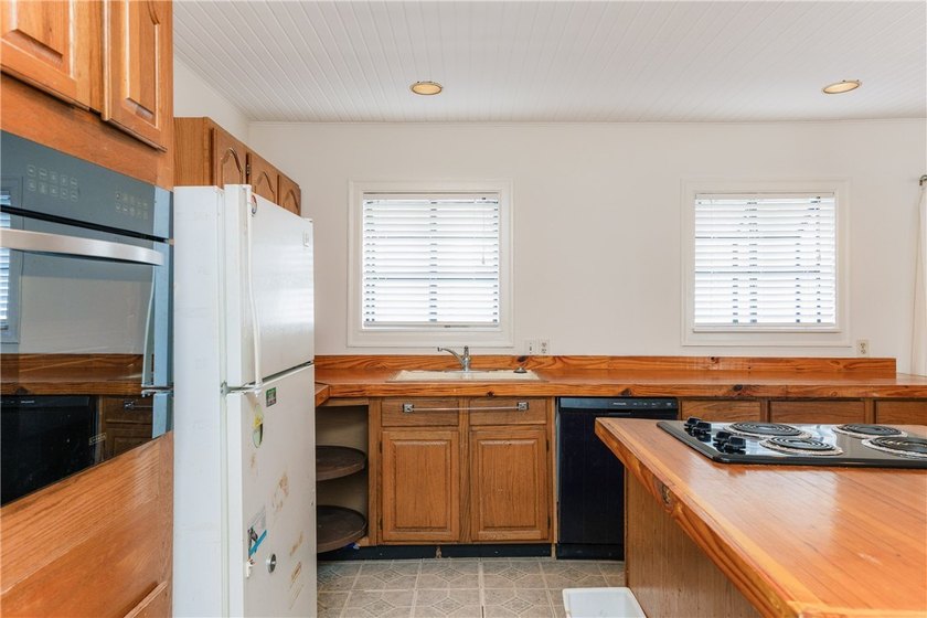 Located in the charming Del Mar historic subdivision you will - photo 10