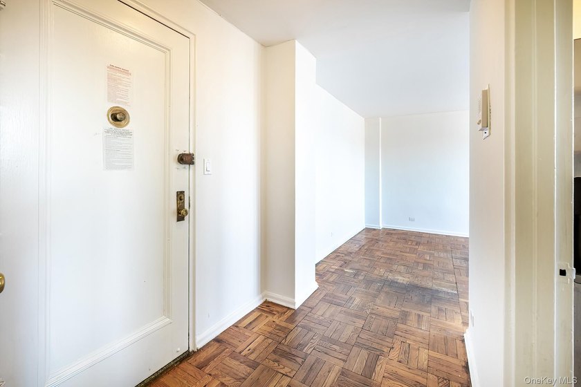 2 Bedroom conveniently located in Spuyten Duyvil. Windowed - photo 2