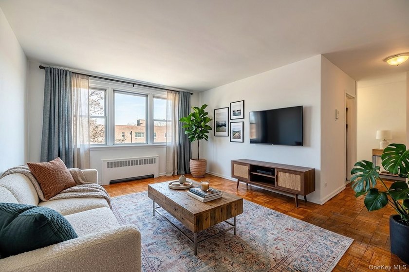 2 Bedroom conveniently located in Spuyten Duyvil. Windowed - photo 4