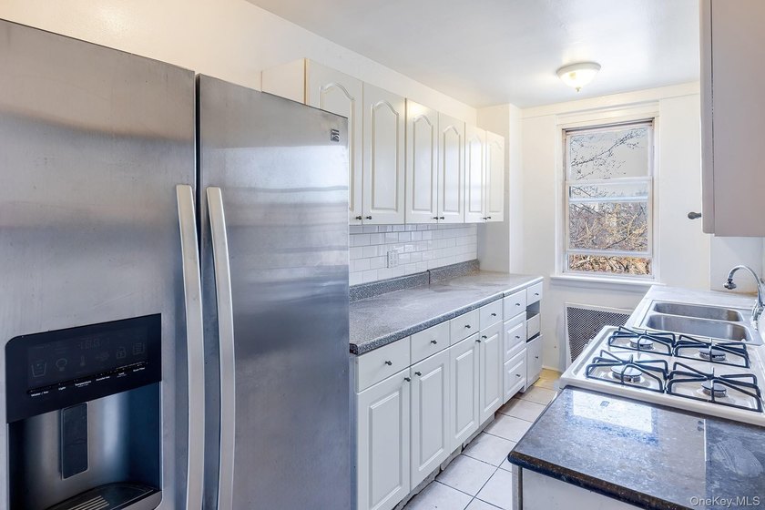 2 Bedroom conveniently located in Spuyten Duyvil. Windowed - photo 6