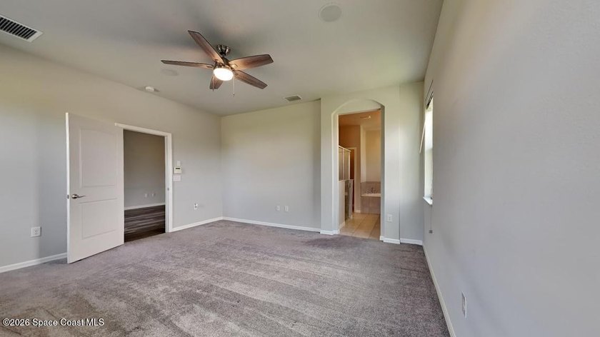 Beautiful 3 bedroom, 2 bath townhome with a 2-car garage in one - photo 5