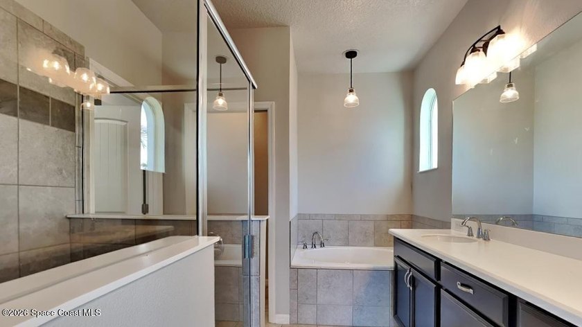 Beautiful 3 bedroom, 2 bath townhome with a 2-car garage in one - photo 6