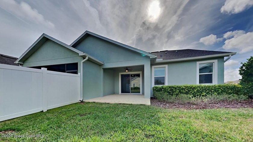 Beautiful 3 bedroom, 2 bath townhome with a 2-car garage in one - photo 7