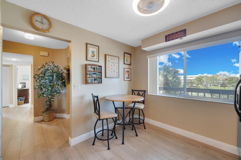 With Lake &amp; Golf views... this corner 3 bdrm, 2 bath condo in - photo 12