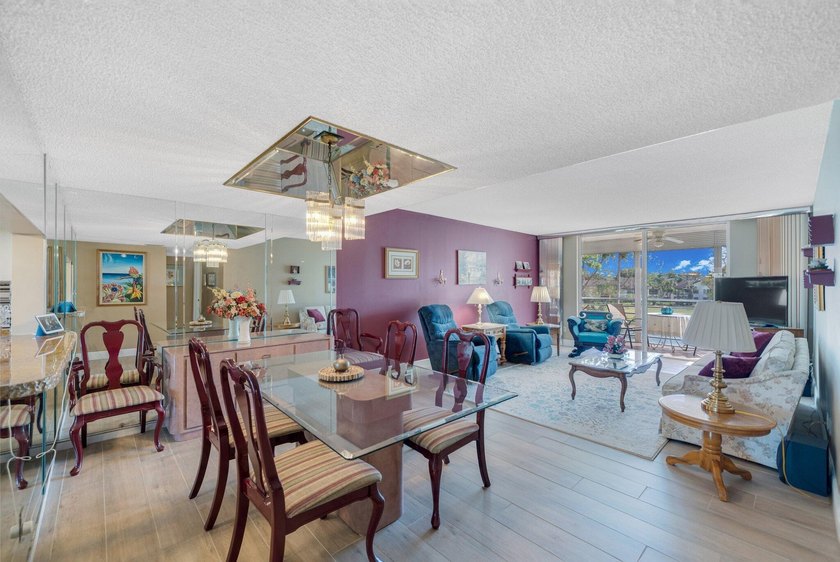 With Lake &amp; Golf views... this corner 3 bdrm, 2 bath condo in - photo 14