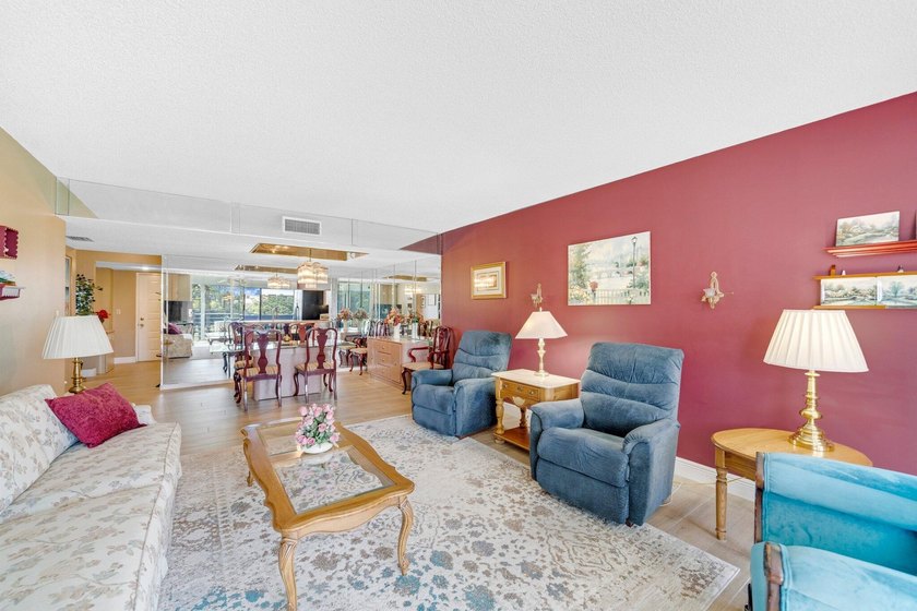 With Lake &amp; Golf views... this corner 3 bdrm, 2 bath condo in - photo 17