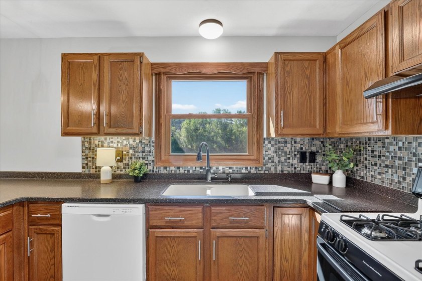 Welcome to your own private country retreat! Nestled on 5.15 - photo 17