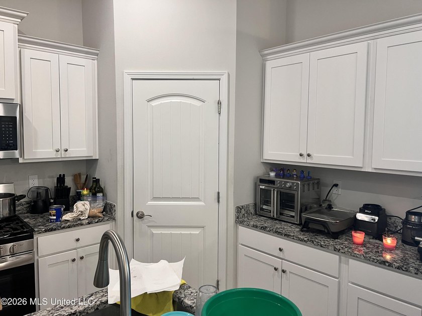 Beautiful all-brick 4-bedroom, 2-bath home that feels like - photo 18