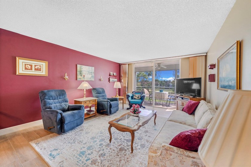 With Lake &amp; Golf views... this corner 3 bdrm, 2 bath condo in - photo 18