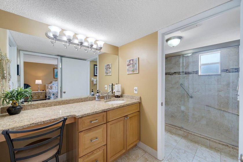 With Lake &amp; Golf views... this corner 3 bdrm, 2 bath condo in - photo 24