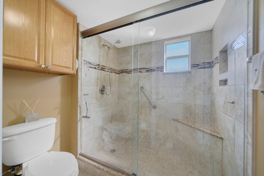 With Lake &amp; Golf views... this corner 3 bdrm, 2 bath condo in - photo 25