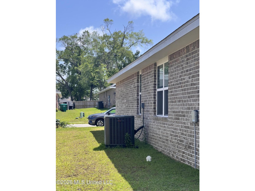 Beautiful all-brick 4-bedroom, 2-bath home that feels like - photo 34