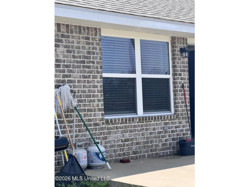 Beautiful all-brick 4-bedroom, 2-bath home that feels like - photo 35