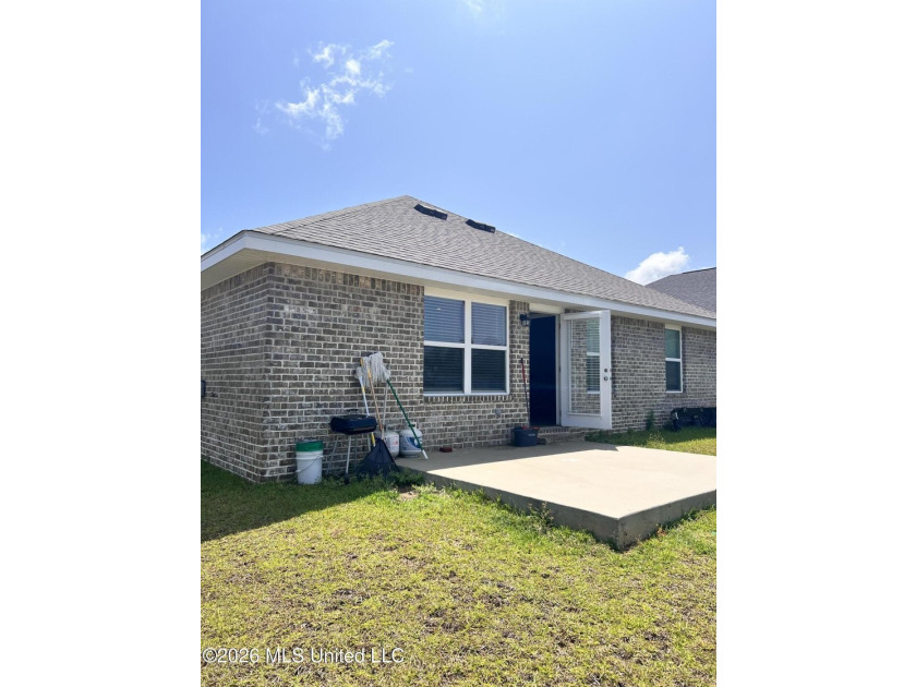 Beautiful all-brick 4-bedroom, 2-bath home that feels like - photo 36