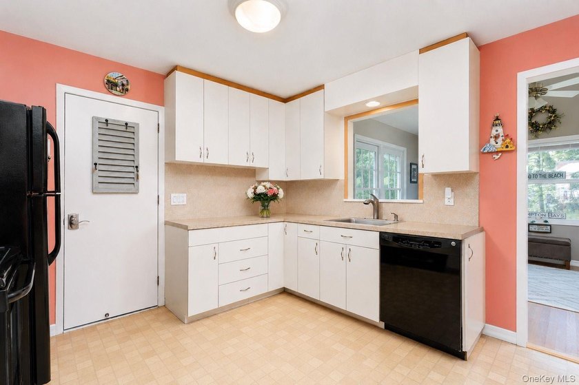 This well kept ranch offers comfortable living in a desirable - photo 15