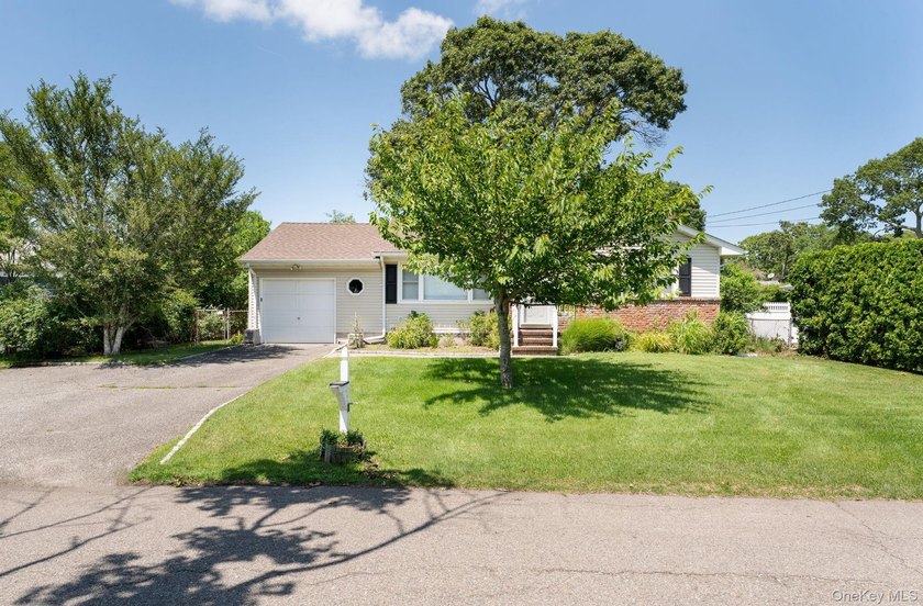 This well kept ranch offers comfortable living in a desirable - photo 29