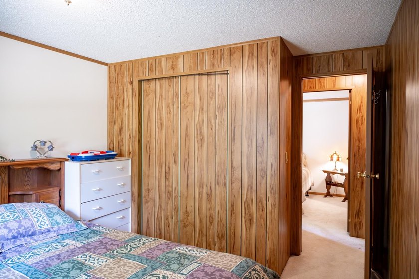 Spacious home on 5 private, quiet acres near Castle Rock Lake - photo 14