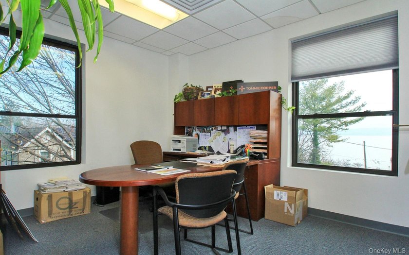 Premier commercial building located in the heart of vibrant - photo 18