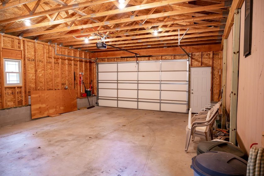 Spacious home on 5 private, quiet acres near Castle Rock Lake - photo 18