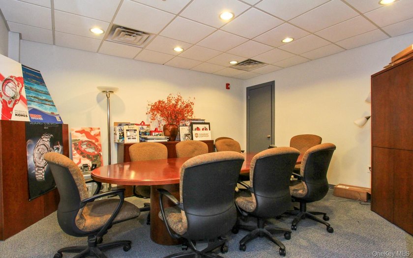 Premier commercial building located in the heart of vibrant - photo 19