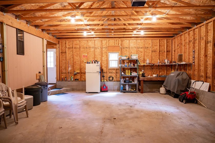 Spacious home on 5 private, quiet acres near Castle Rock Lake - photo 19