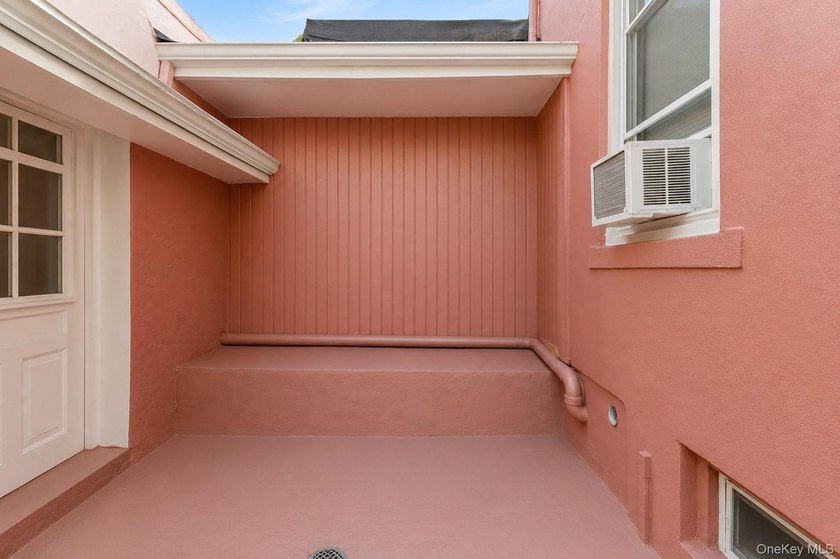 JUST LISTED! Spacious 5 Bedroom, 2 Full Bath Home in - photo 29