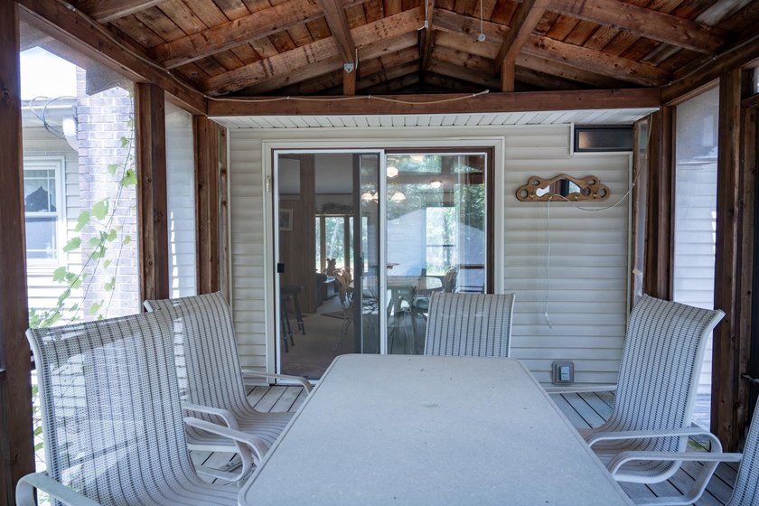 Spacious home on 5 private, quiet acres near Castle Rock Lake - photo 31