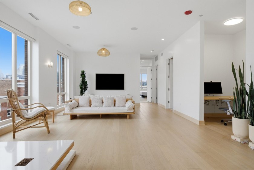 Beautifully designed 3-bedroom + den, 3.1-bath corner residence - photo 3