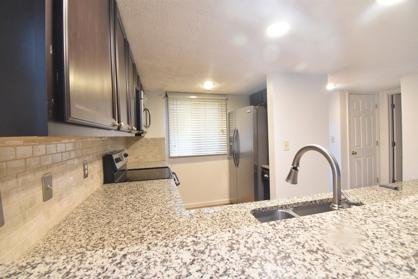 Highly desirable end-unit condo in Waters Edge II at The Pointe - photo 11