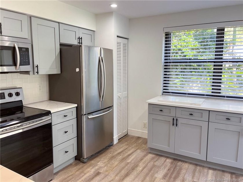 NO REMODELED UNIT HAS SOLD FOR THIS AMOUNT IN 5-6 YEARS.THIS - photo 14