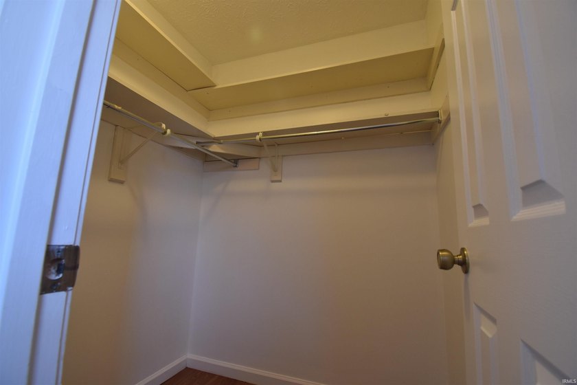 Highly desirable end-unit condo in Waters Edge II at The Pointe - photo 17