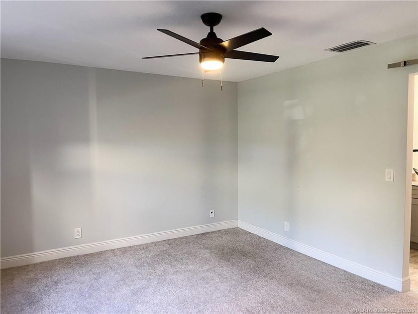 NO REMODELED UNIT HAS SOLD FOR THIS AMOUNT IN 5-6 YEARS.THIS - photo 17