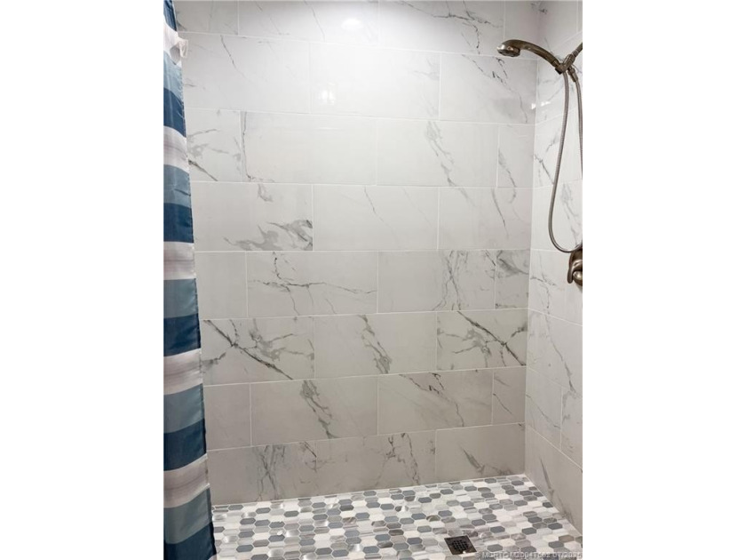 NO REMODELED UNIT HAS SOLD FOR THIS AMOUNT IN 5-6 YEARS.THIS - photo 18