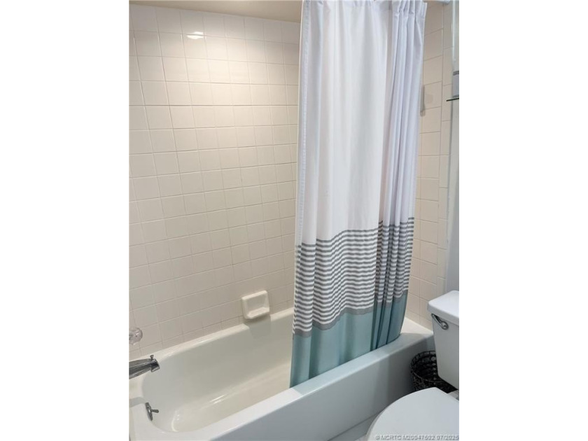 NO REMODELED UNIT HAS SOLD FOR THIS AMOUNT IN 5-6 YEARS.THIS - photo 26