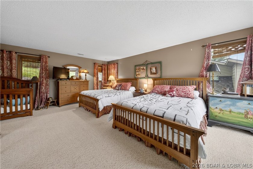 Discover a rare opportunity to own a truly distinctive lakefront - photo 32