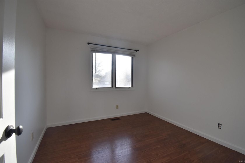 Highly desirable end-unit condo in Waters Edge II at The Pointe - photo 32