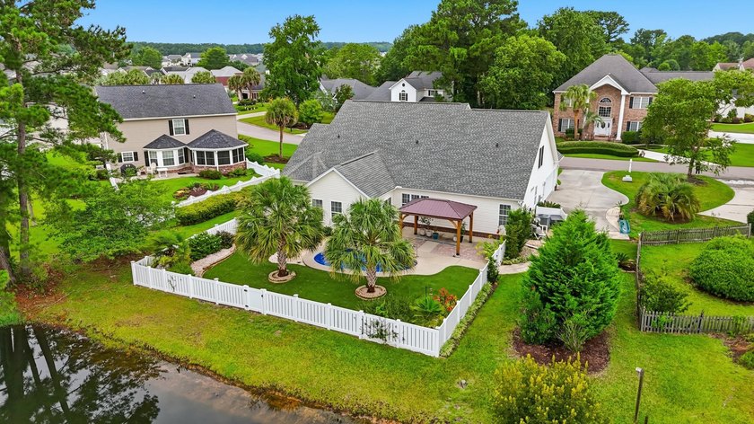 Welcome to your dream coastal retreat! This stunning 4-bedroom - photo 33