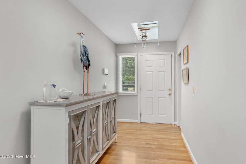 Welcome to waterfront living in the heart of Pine Knoll Shores! - photo 6