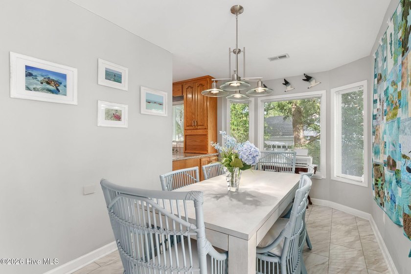 Welcome to waterfront living in the heart of Pine Knoll Shores! - photo 10
