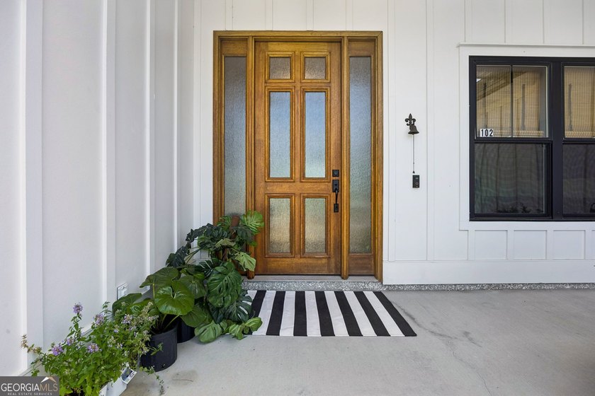 SHOWING LIKE A MODEL HOME, this exceptional custom-built - photo 7