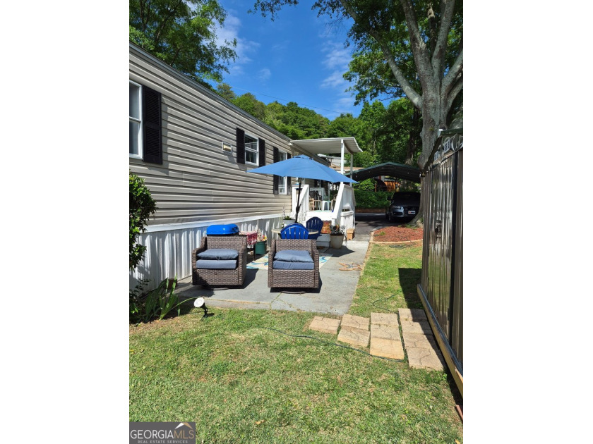 Lake Lanier Mobile Home Community - Move-In Ready Lakefront Home - photo 4